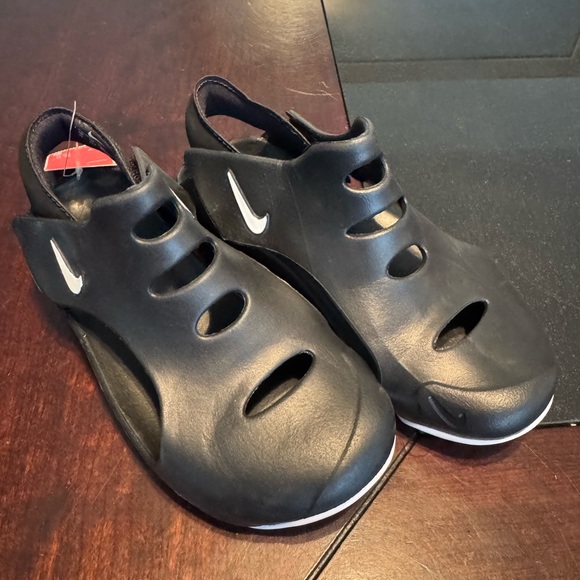 NIKE Sunray Protect 3 Sandals NWT Size 1Y DH9465-001 boys - Picture 1 of 11